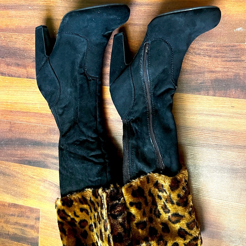 Bamboo black and faux fur animal print winter boot. Never worn but vintage.